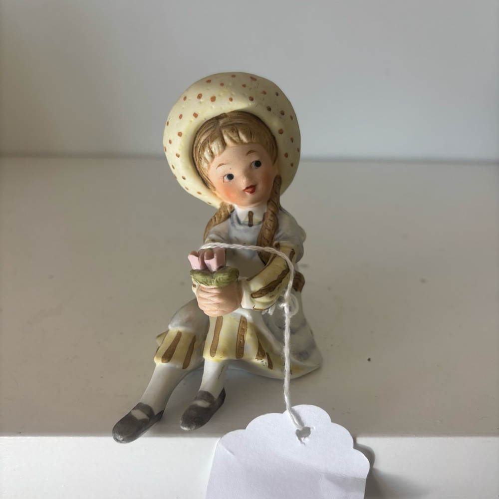 Lefton China Porcelain Hand Painted Sitting Girl In Bonnet Figurine